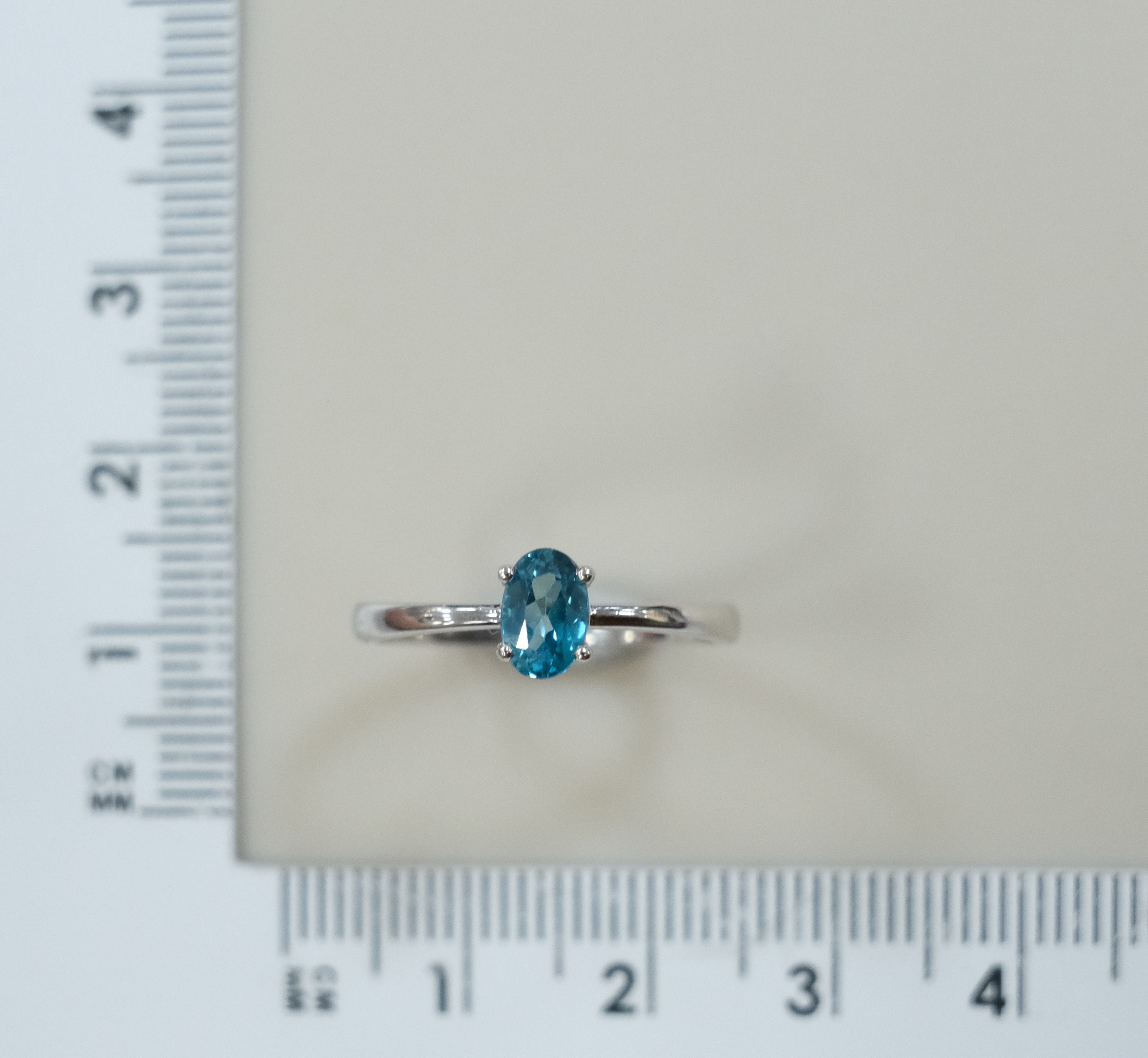 Серебряное кольцо с топазом Параиба